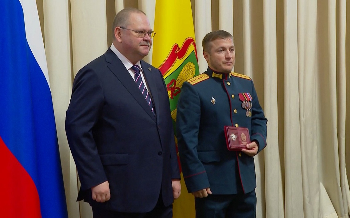 Губернатор Олег Мельниченко в преддверии Дня России отметил пензенцев наградами